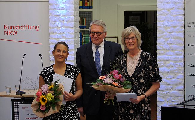 Die Preisträgerinnen und Prof. Dr. Sternberg Foto©EÜK