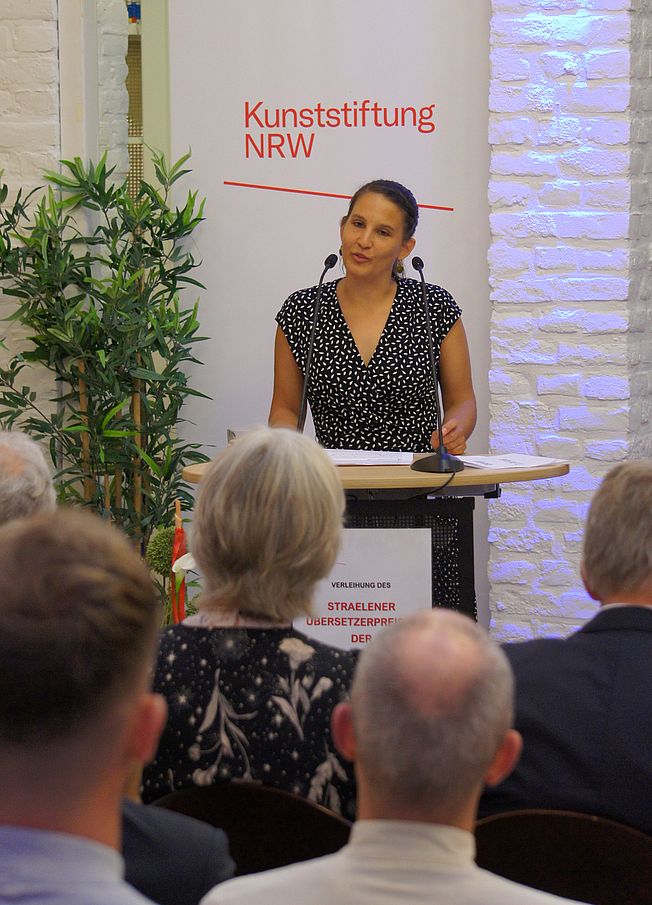Förderpreisträgerin Anna-Nina Kroll während ihrer Dankesrede Foto©EÜK