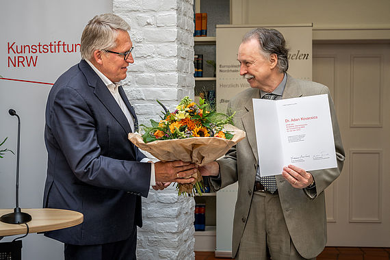 Prof. Dr. Dr. Sternberg und Dr. Adan Kovacsics (Foto: Kunststiftung NRW © Markus J. Feger)